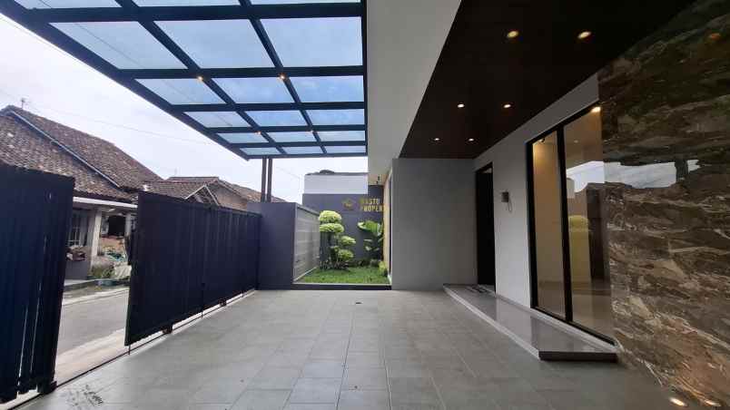 dijual rumah purwomartani kec kalasan