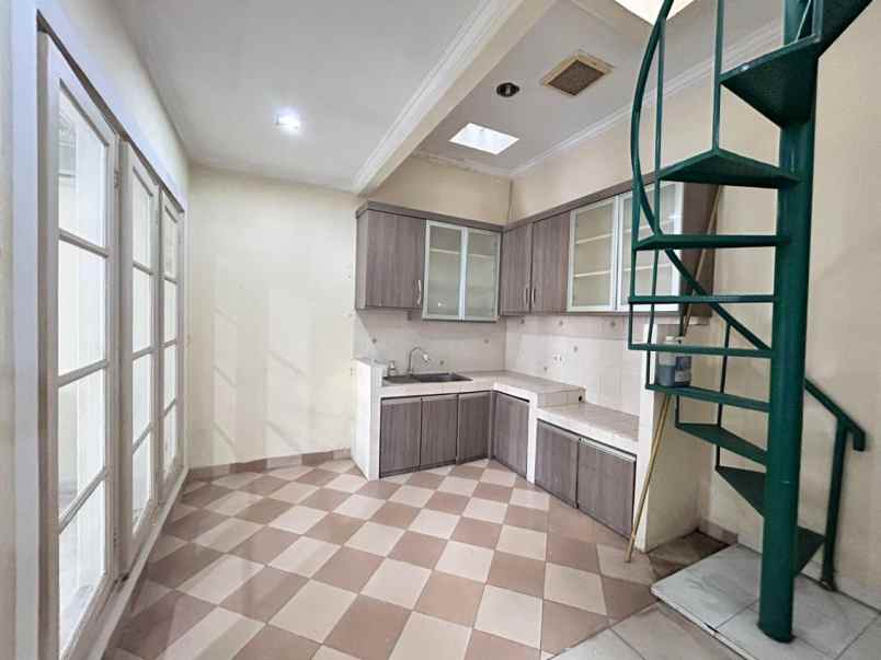 dijual rumah raffles hills housing