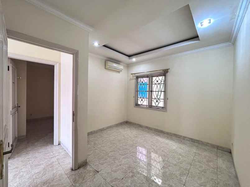 dijual rumah raffles hills housing