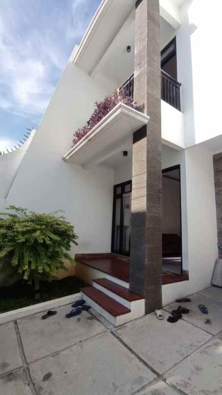 dijual rumah rawamangun