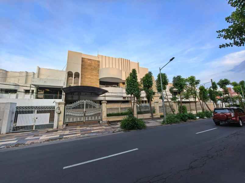 dijual rumah raya dharmahusada indah