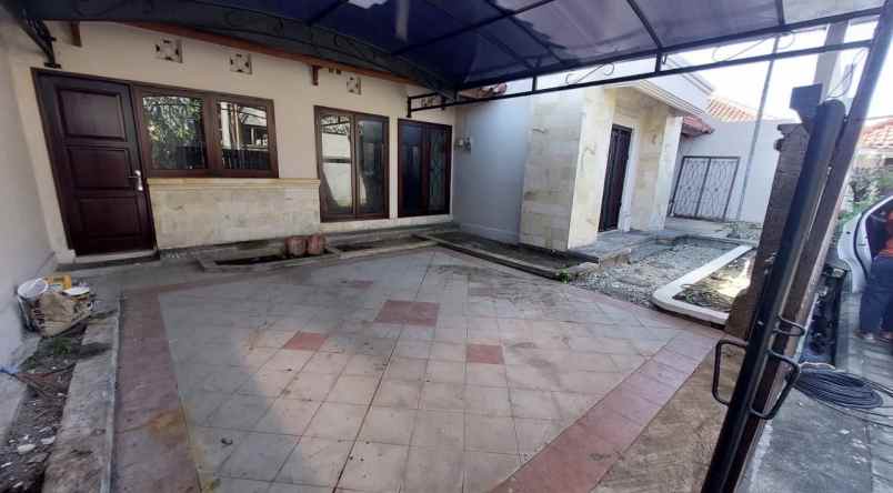 dijual rumah revilla hijau renon