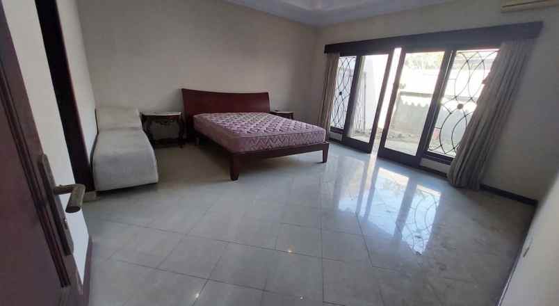 dijual rumah revilla hijau renon