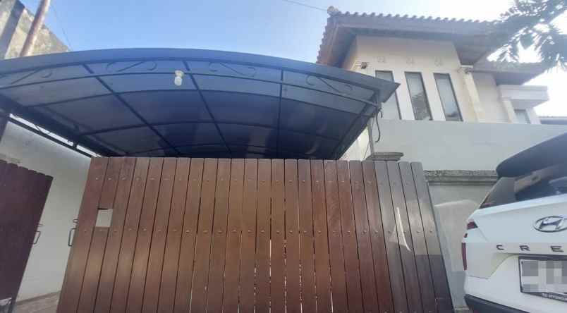 dijual rumah revilla hijau renon