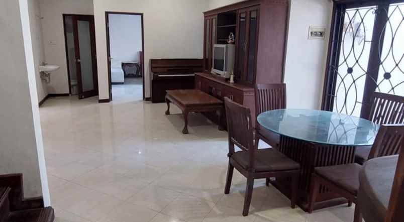 dijual rumah revilla hijau renon
