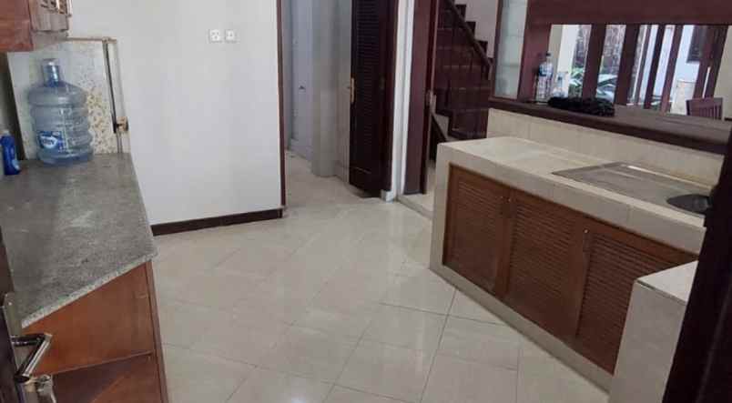 dijual rumah revilla hijau renon