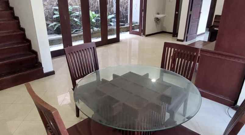 dijual rumah revilla hijau renon