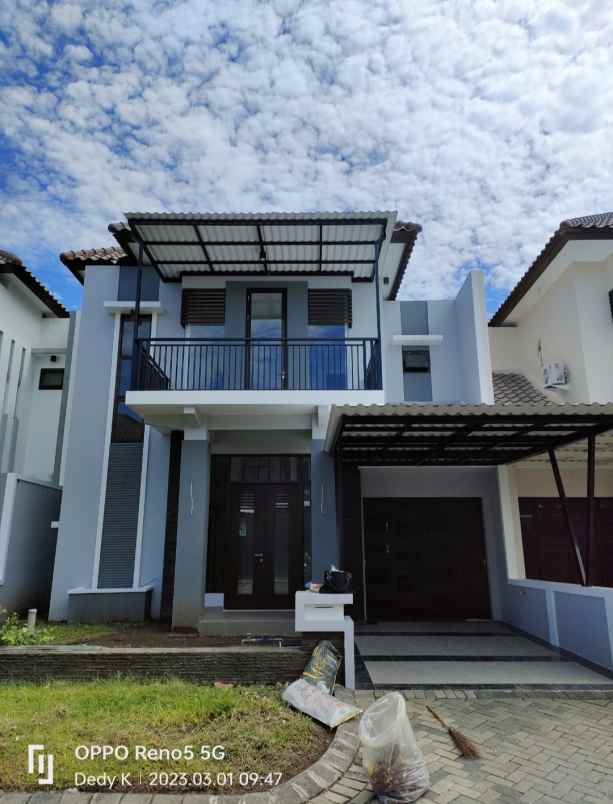dijual rumah royal residence