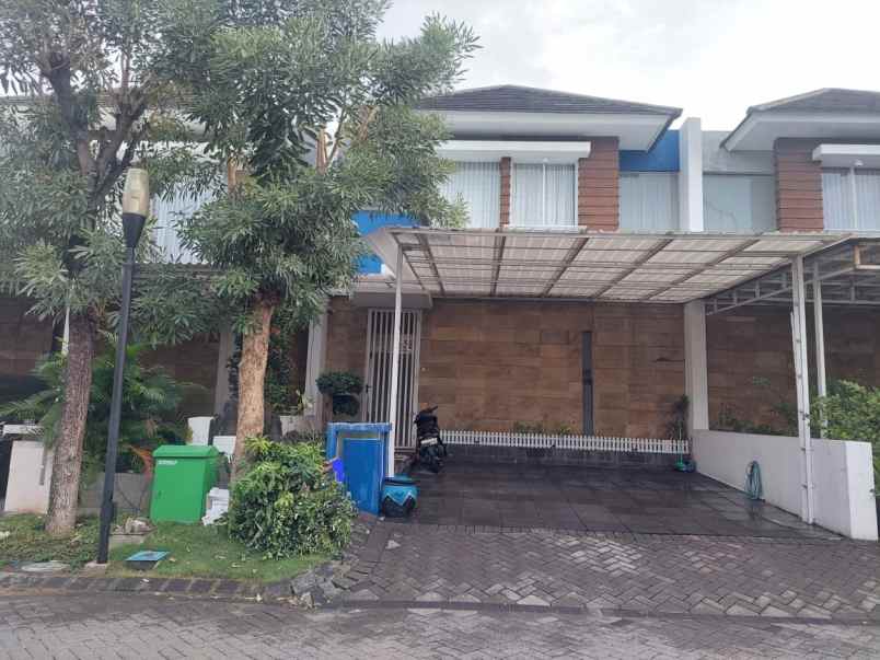dijual rumah royal residence