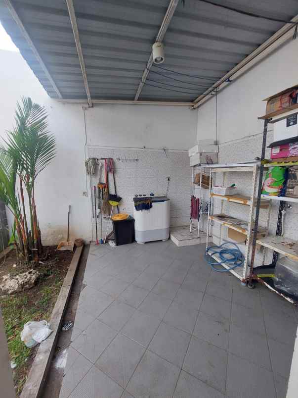 dijual rumah royal residence