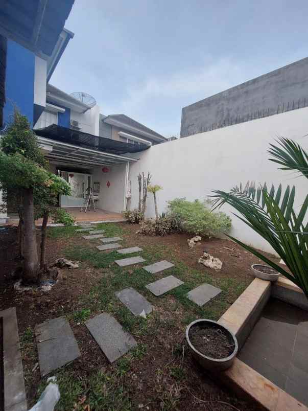 dijual rumah royal residence