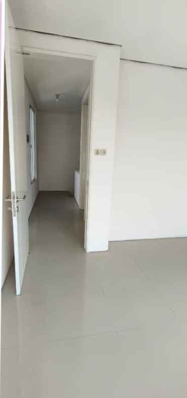 dijual rumah royal residence