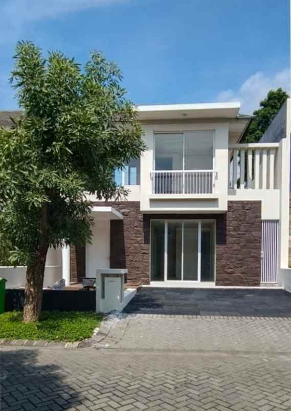 dijual rumah royal residence