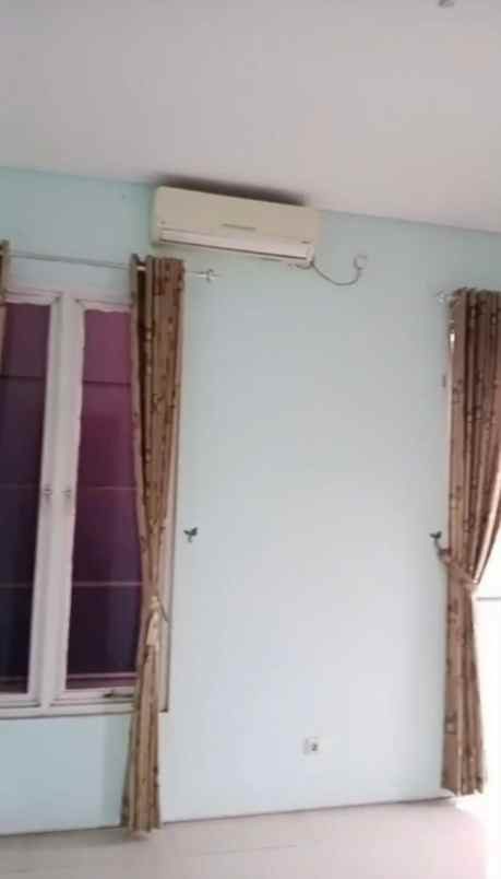 dijual rumah royal residence
