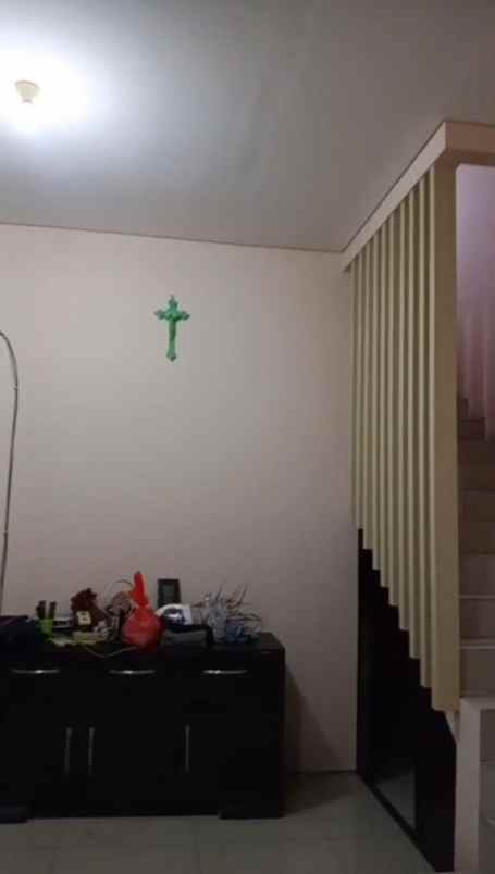 dijual rumah royal residence