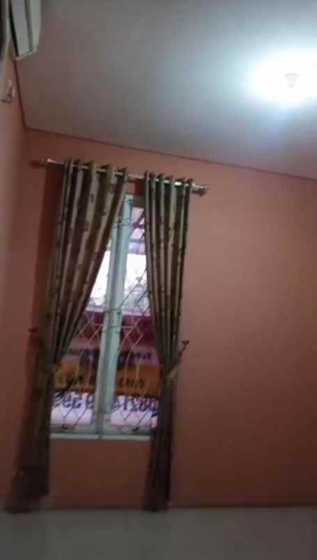 dijual rumah royal residence