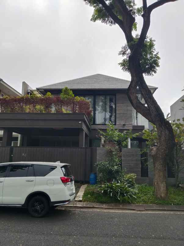 dijual rumah royal residence