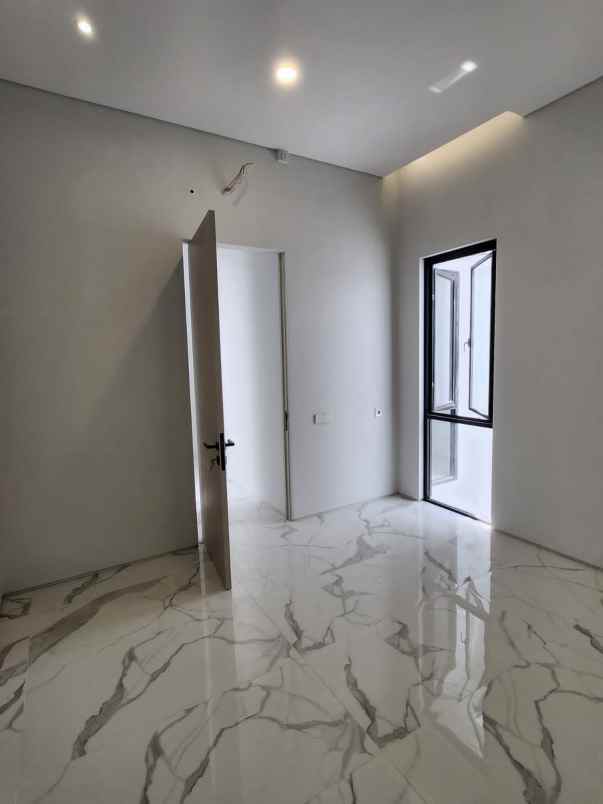 dijual rumah rungkut