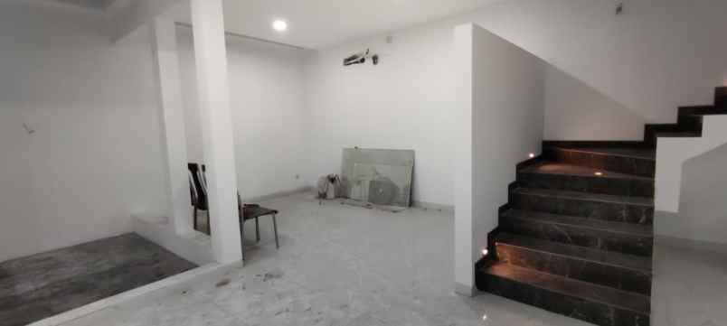 dijual rumah san diego pakuwon city