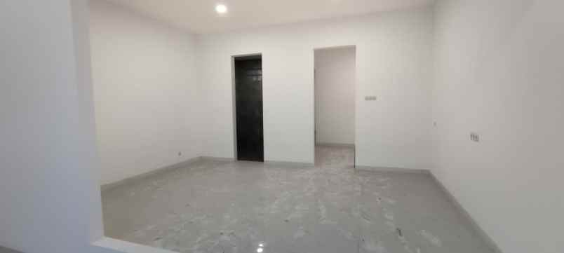 dijual rumah san diego pakuwon city