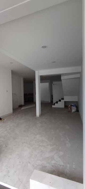 dijual rumah san diego pakuwon city