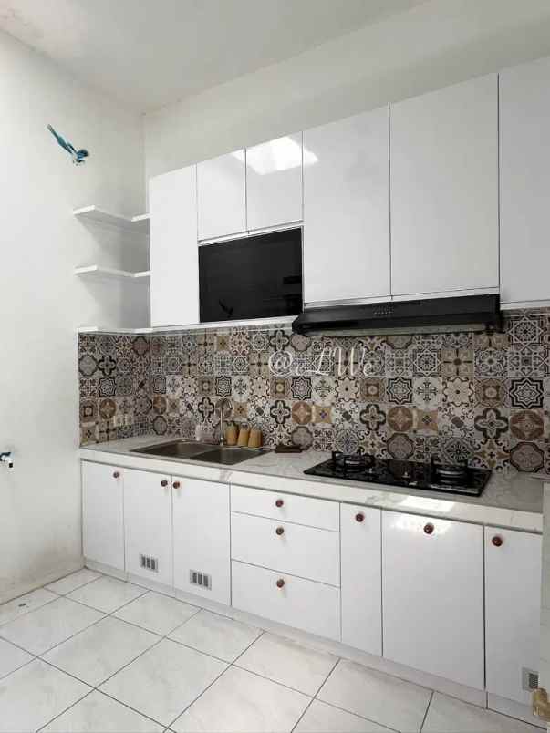 dijual rumah sawah baru ciputat