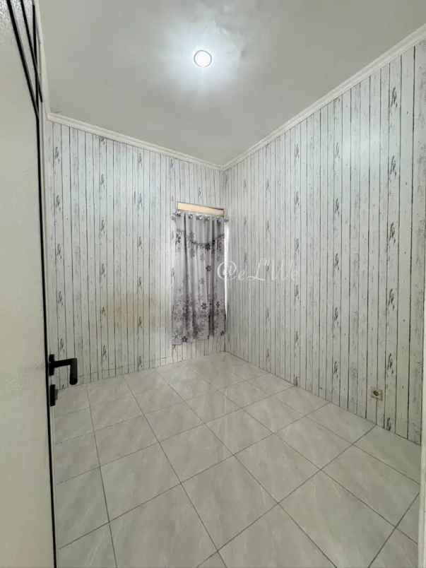 dijual rumah sawah baru ciputat