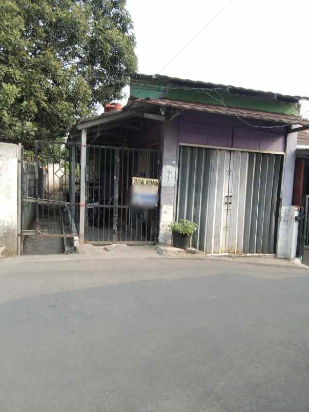 dijual rumah second strategis pinggir jalan raya