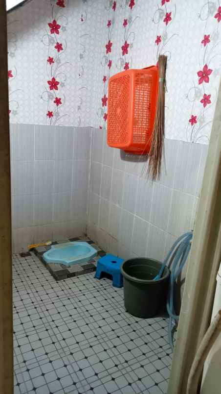 dijual rumah second strategis pinggir jalan raya
