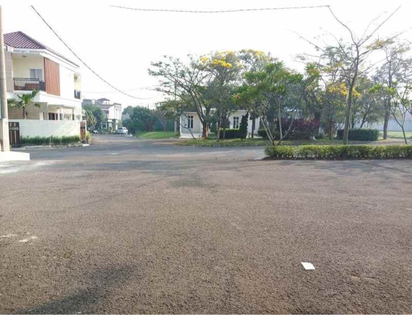 dijual rumah serua