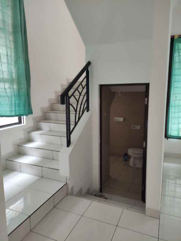 dijual rumah siap huni di legenda wisata cibubur
