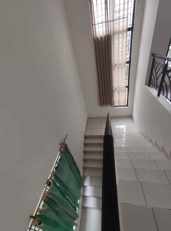 dijual rumah siap huni di legenda wisata cibubur