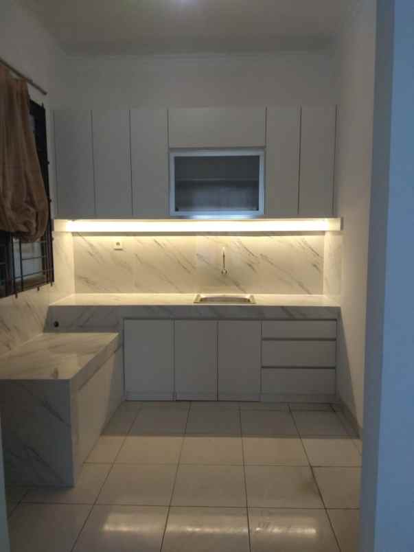 dijual rumah siap huni di legenda wisata cibubur