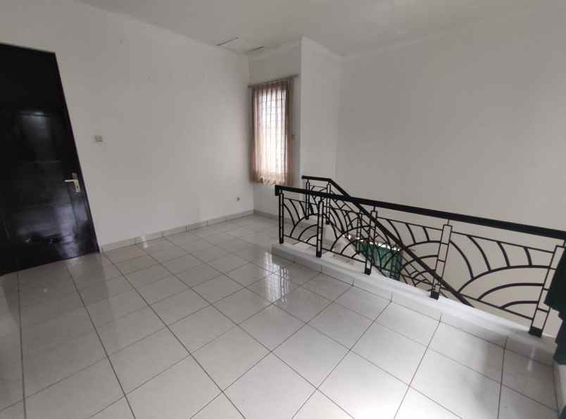 dijual rumah siap huni di legenda wisata cibubur