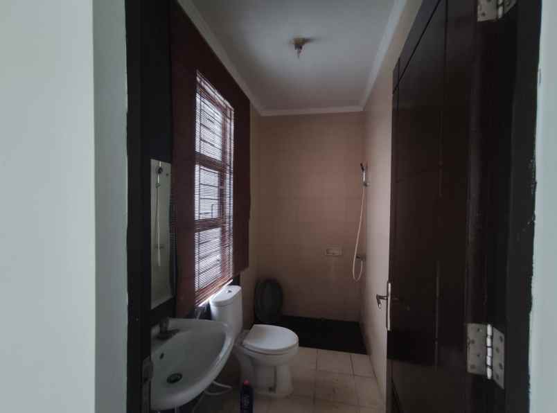 dijual rumah siap huni di legenda wisata cibubur