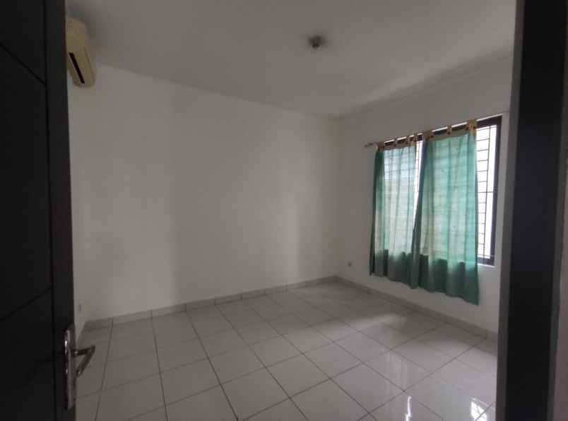 dijual rumah siap huni di legenda wisata cibubur