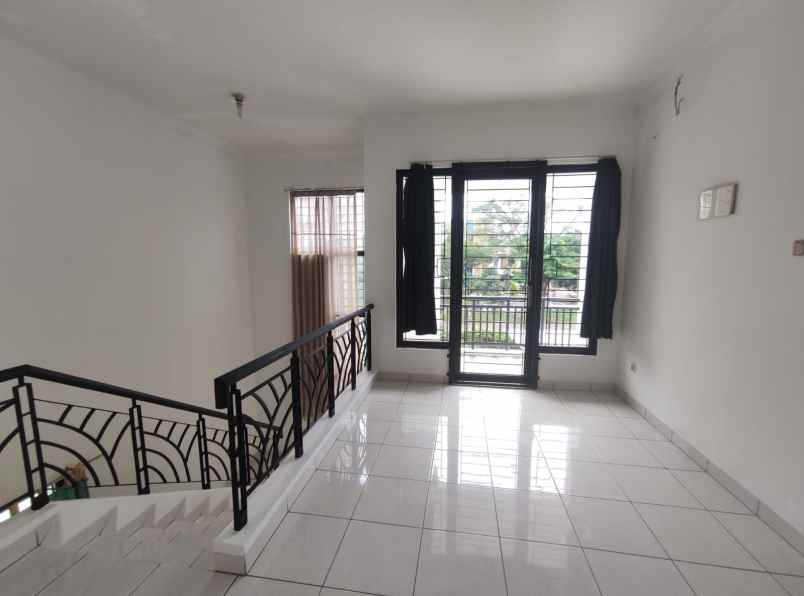 dijual rumah siap huni di legenda wisata cibubur