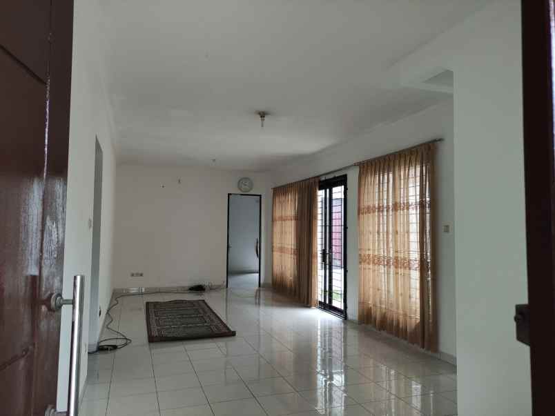 dijual rumah siap huni di legenda wisata cibubur