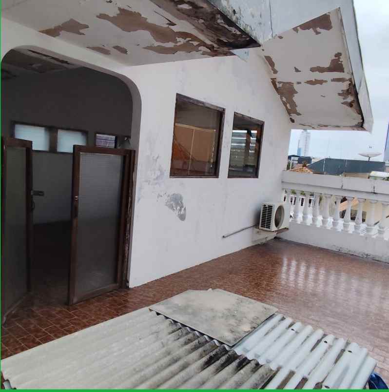 dijual rumah simpang darmo permai