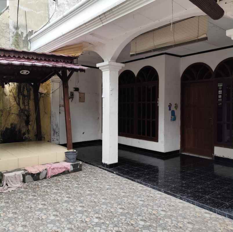 dijual rumah simpang darmo permai