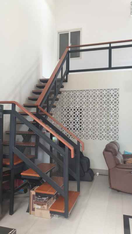 dijual rumah simpang darmo permai selatan