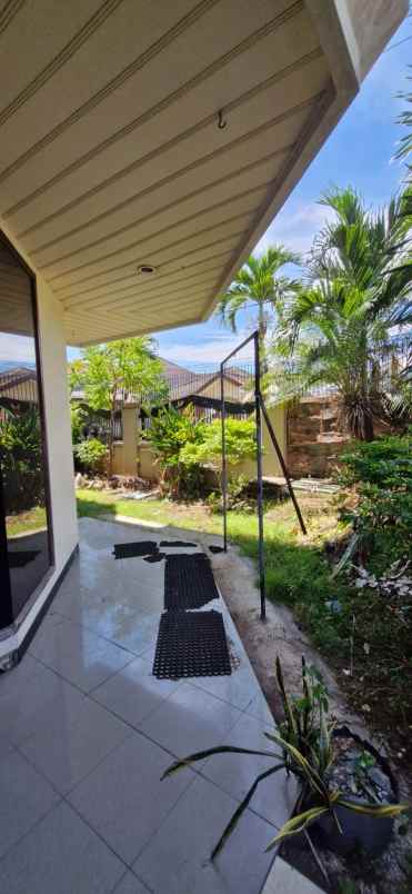 dijual rumah simpang darmo permai selatan
