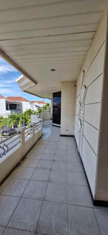 dijual rumah simpang darmo permai selatan