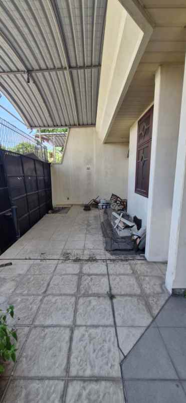 dijual rumah simpang darmo permai selatan