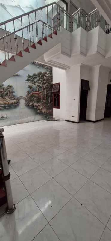 dijual rumah simpang darmo permai selatan