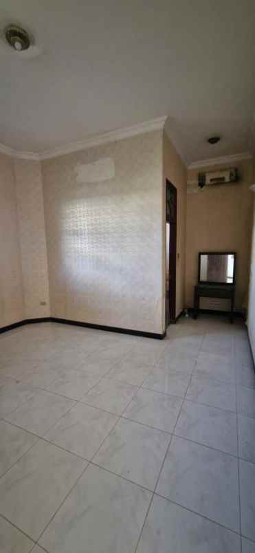 dijual rumah simpang darmo permai selatan