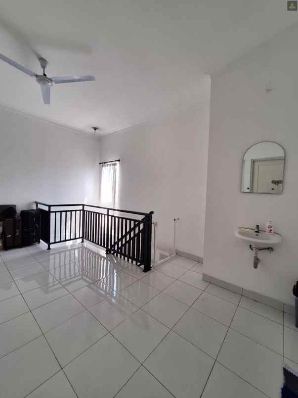dijual rumah sip705