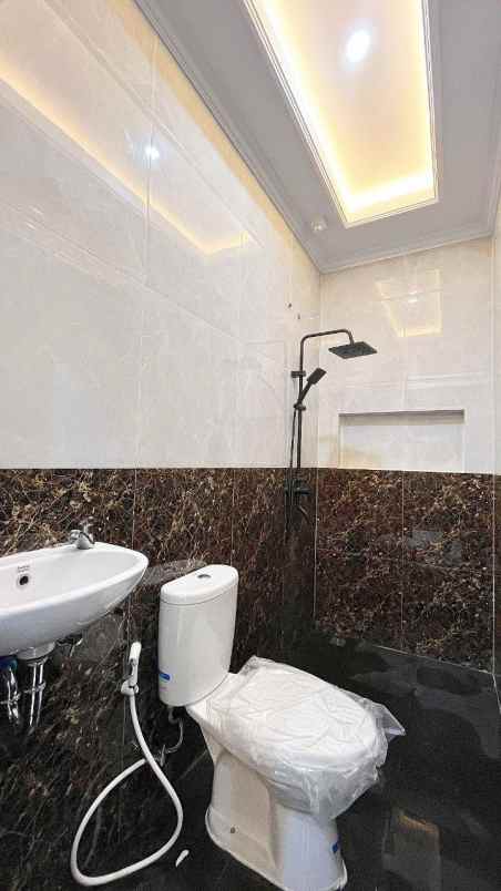 dijual rumah srengseng sawah