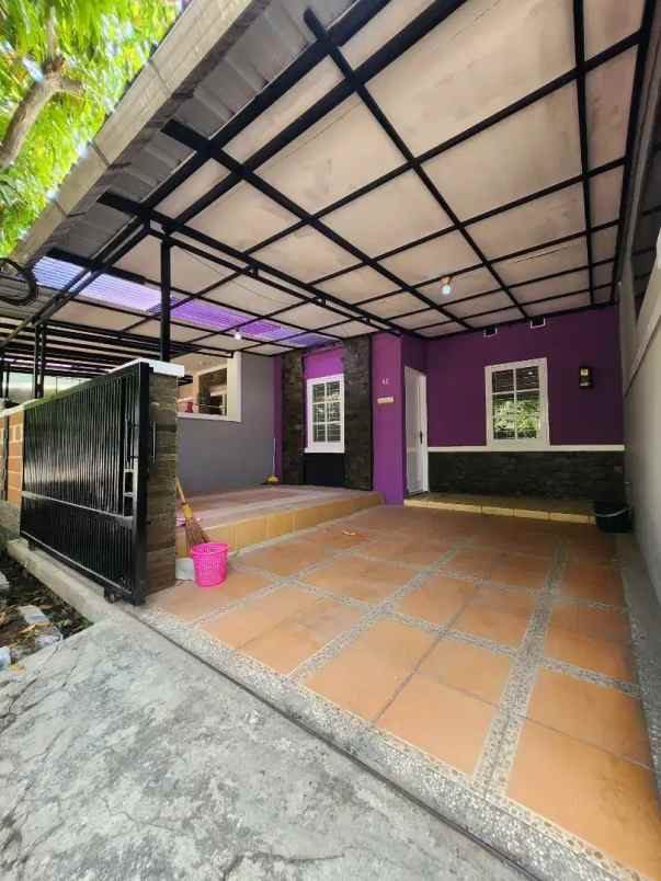 dijual rumah strategis di komplek bumi adipura bandung