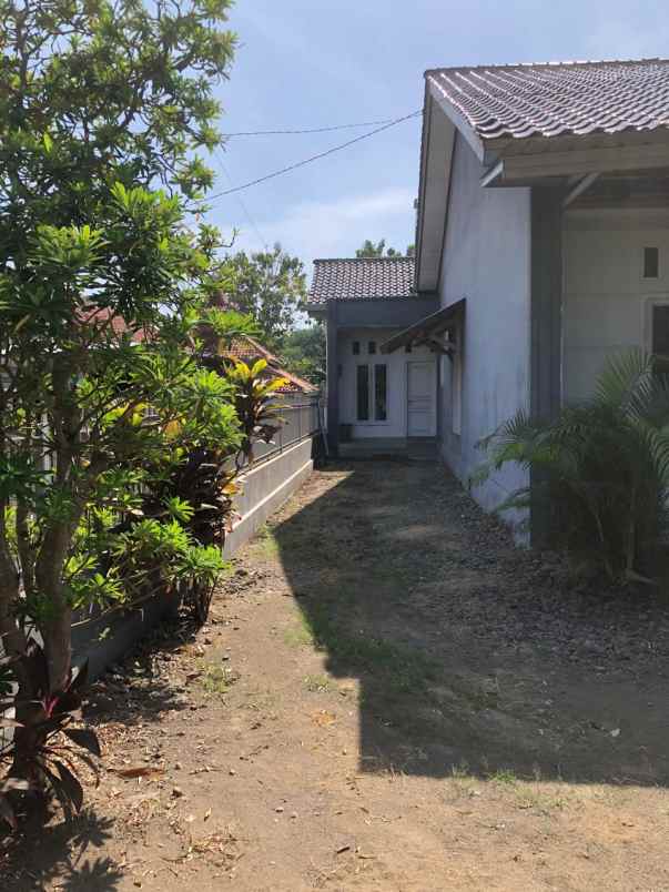 dijual rumah strategis siap huni